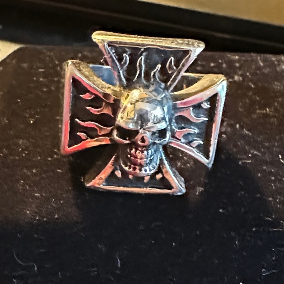 Sterling Silver Skull Cross Ring - Picture 5 of 7